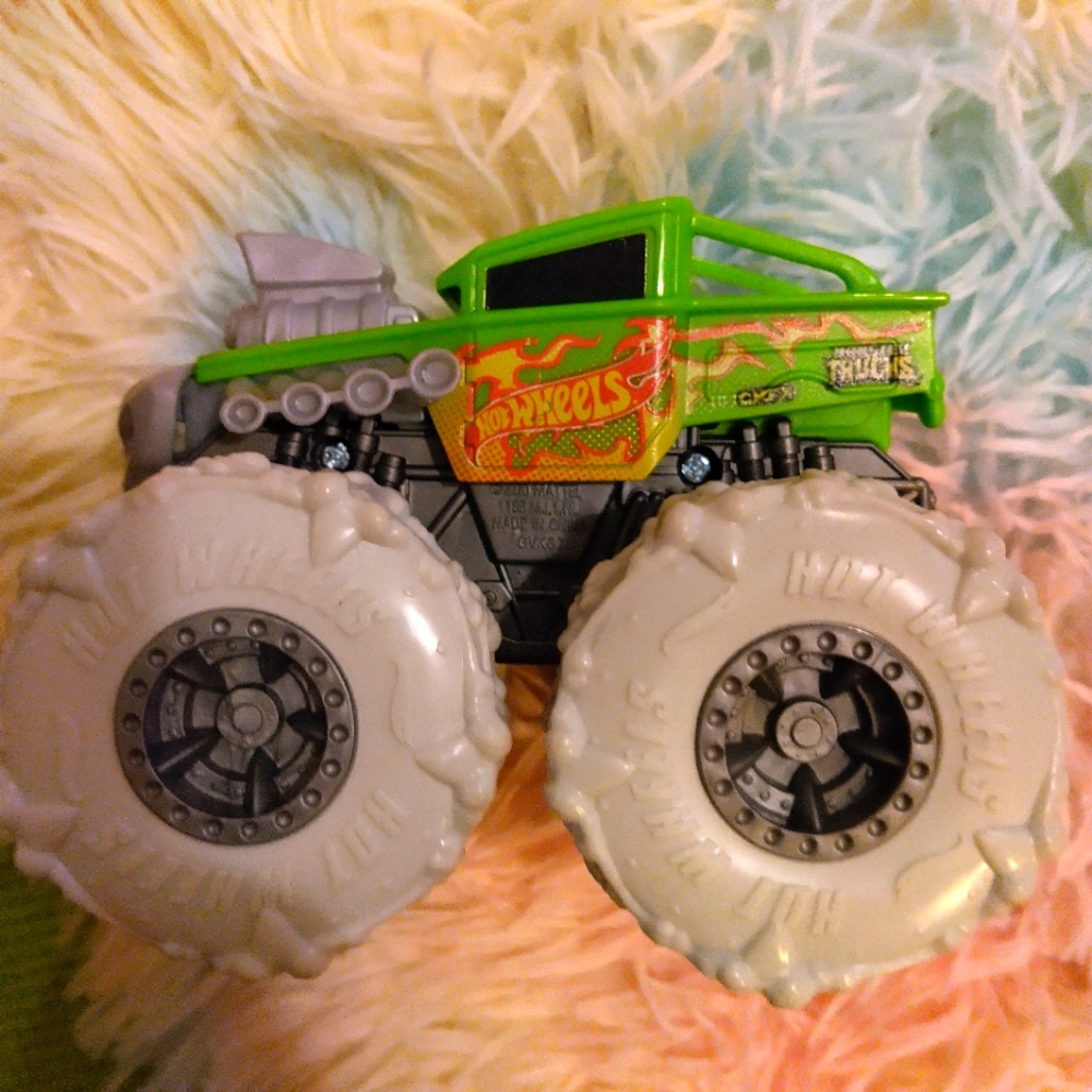 Hot wheels Boneshaker truck